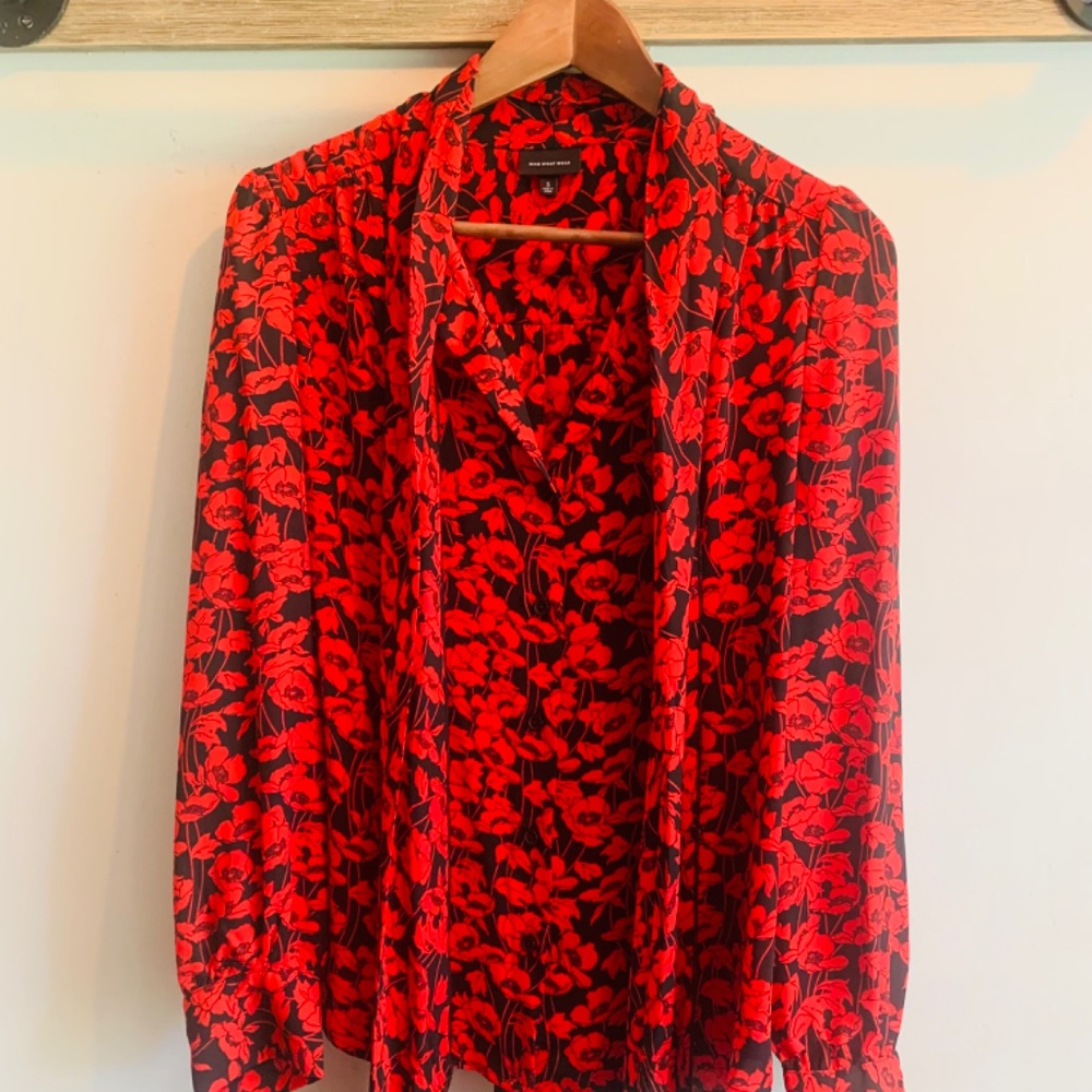Boss B Red Flowered Tie Neck Top 🌹🖤 - Picture 3 of 5